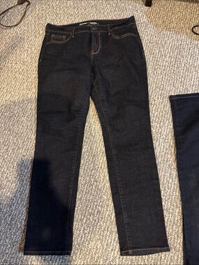 Gloria Vanderbilt Black Straight-Leg Jeans